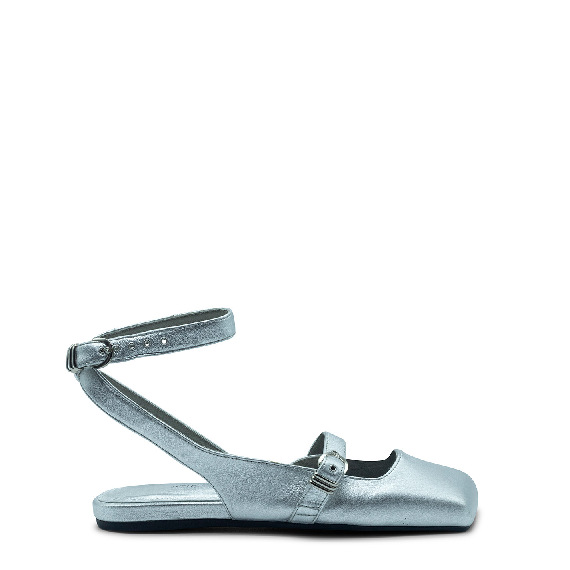 Square closed chanel silver buckles